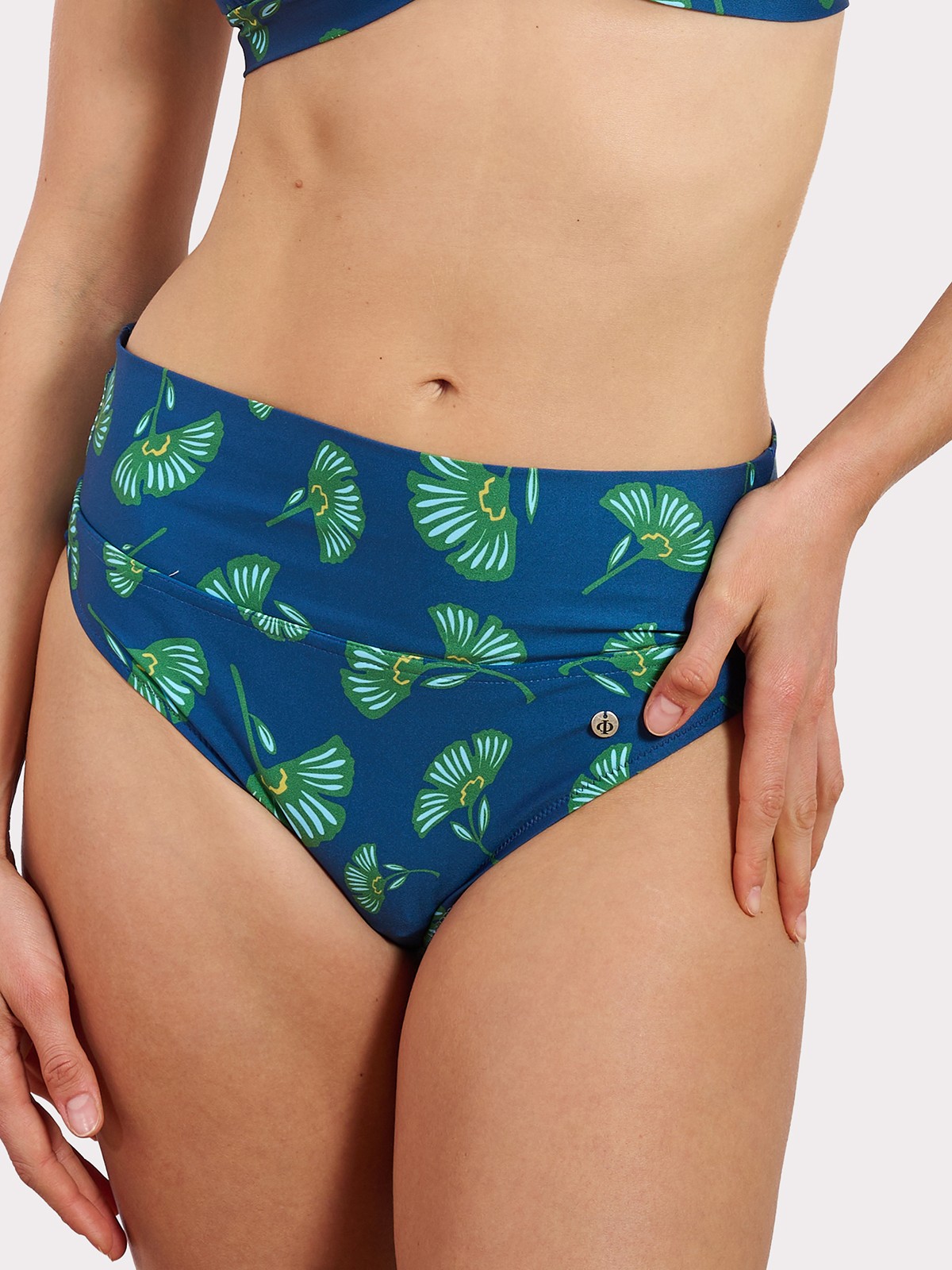 VENTAL AZUL Braguita alta con vuelta